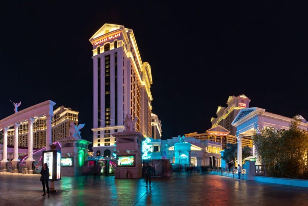 caesars palace in las vegas at night